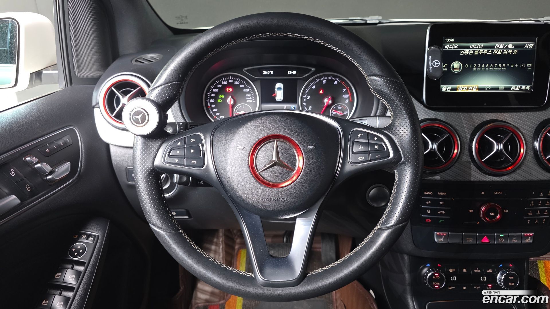 Mercedes-Benz B-Class B220