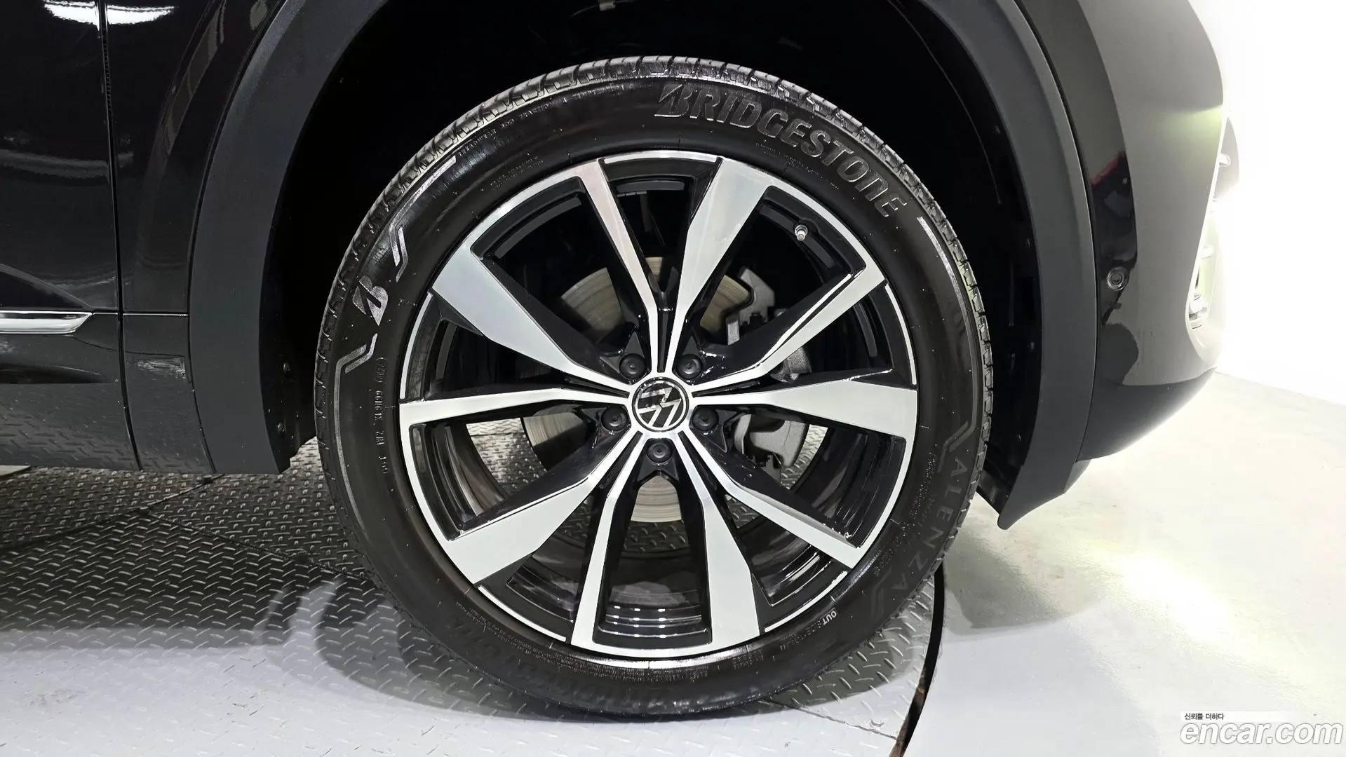 Volkswagen Atlas 2.0 TSI R-LINE 6-Seater