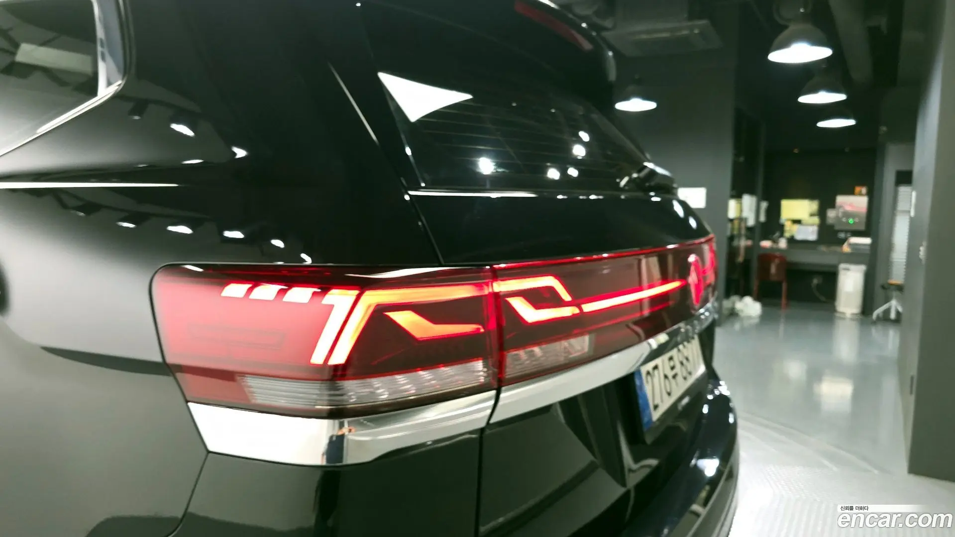 Volkswagen Atlas 2.0 TSI R-LINE 6-Seater
