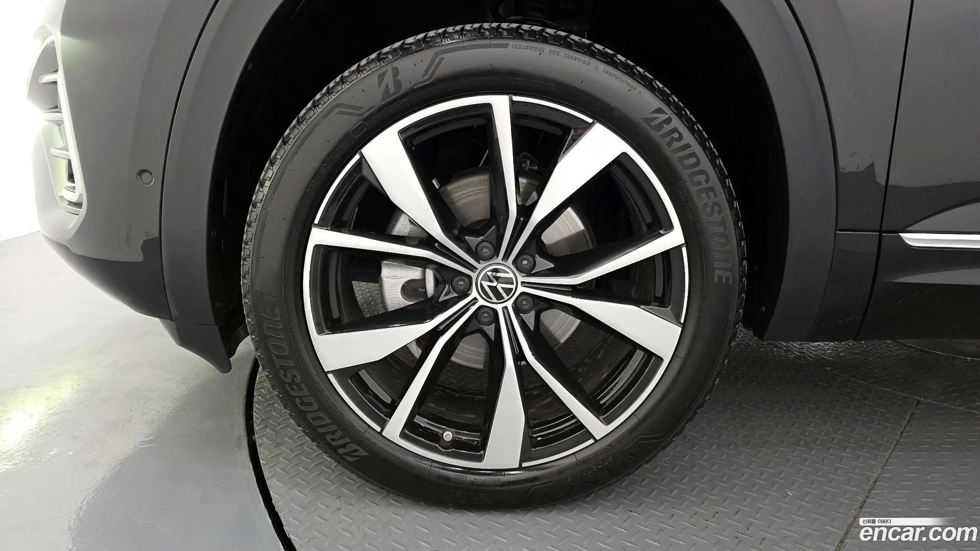 Volkswagen Atlas 2.0 TSI R-LINE 6-Seater