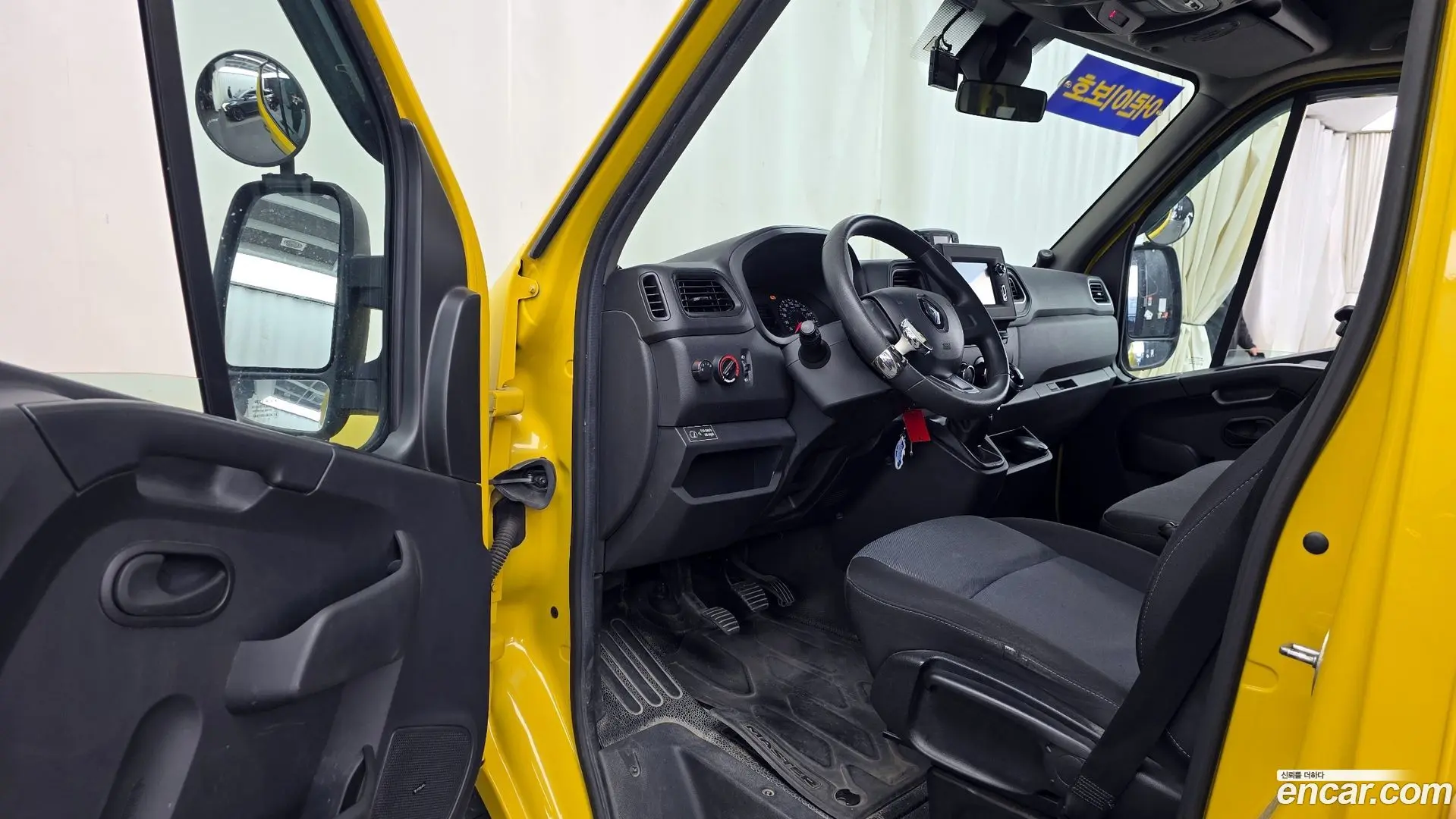Renault Korea Master School Bus