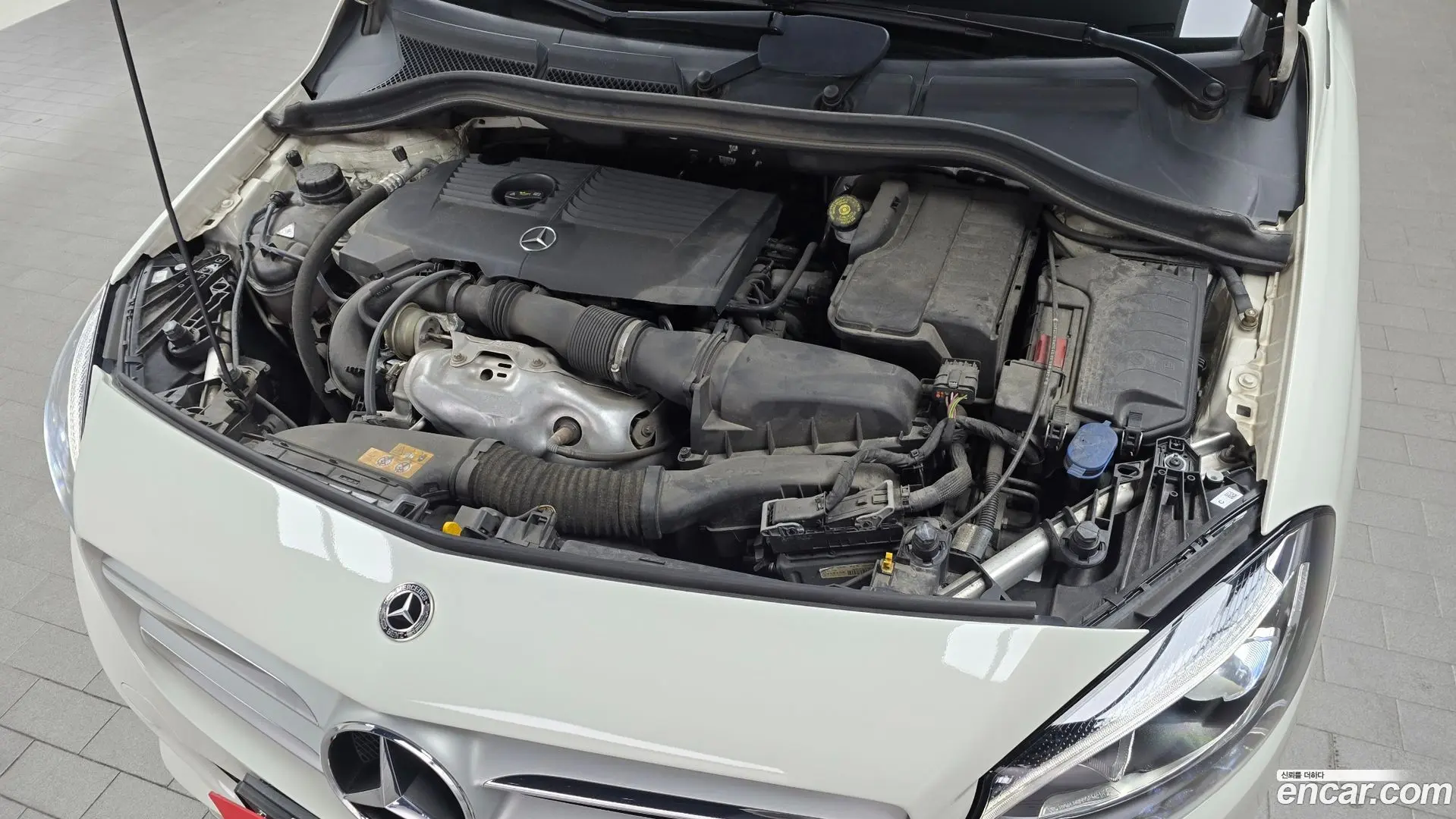 Mercedes-Benz B-Class B220