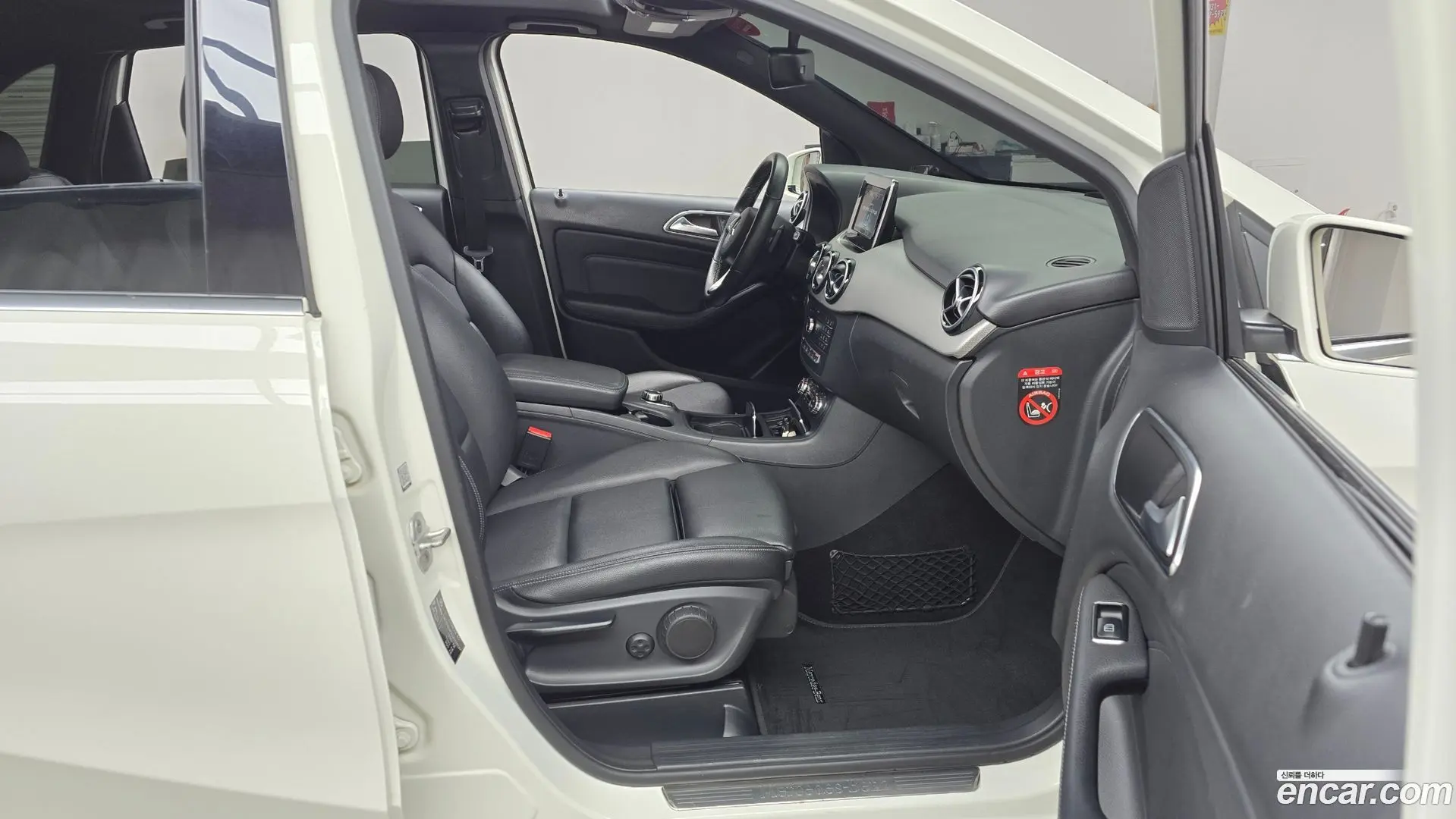 Mercedes-Benz B-Class B220
