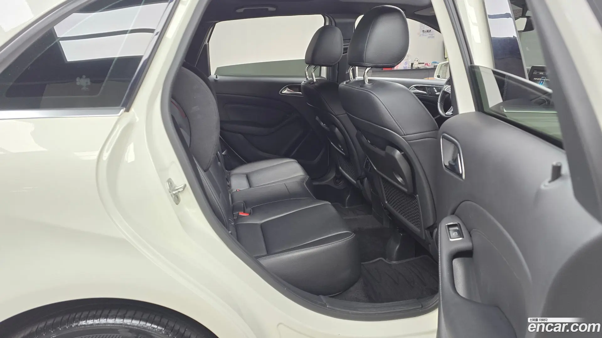 Mercedes-Benz B-Class B220
