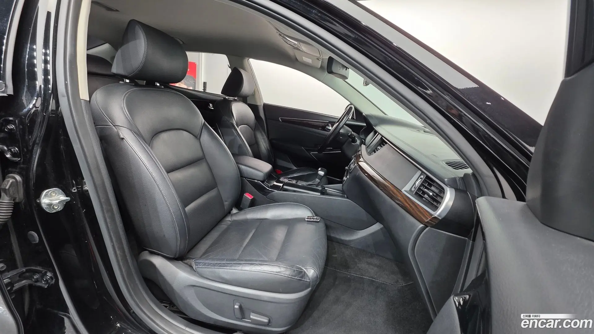 Kia K7 3.0 LPI Luxury (Rental Car)