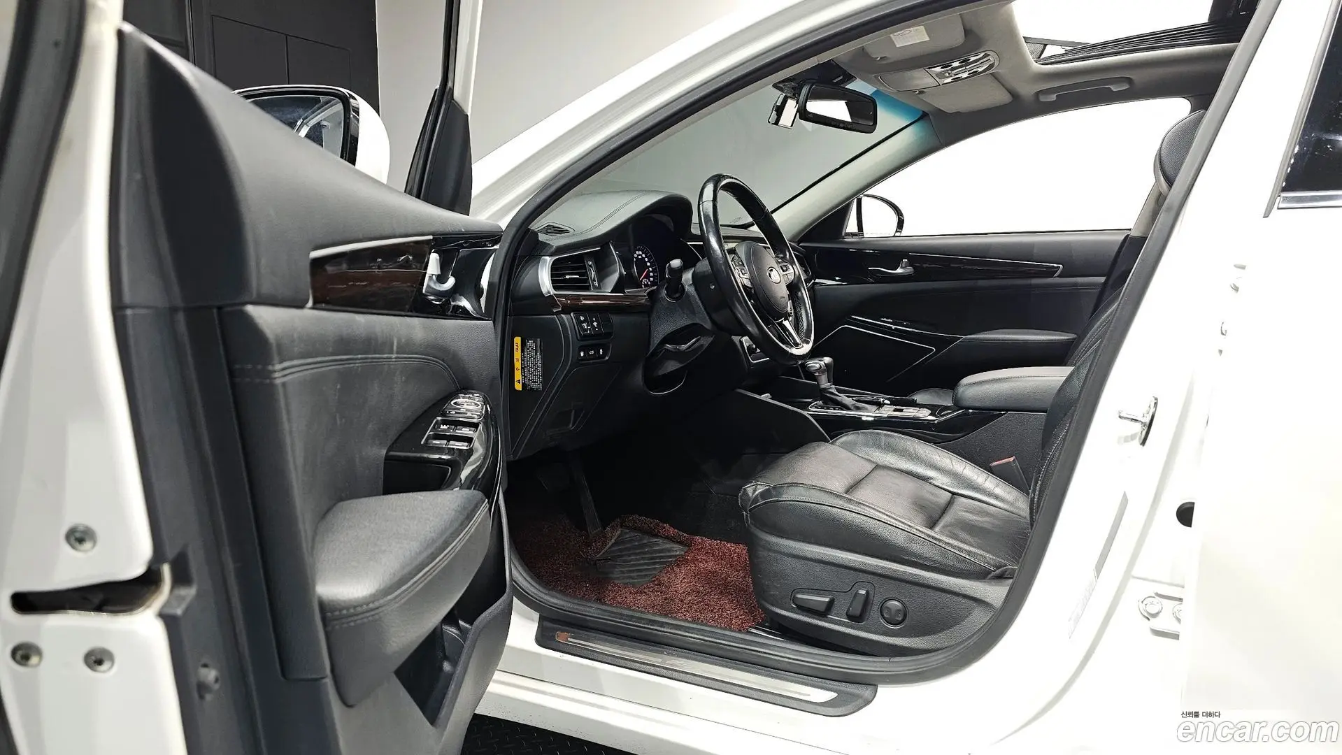 Kia K7 3.0 LPI Luxury (Rental Car)
