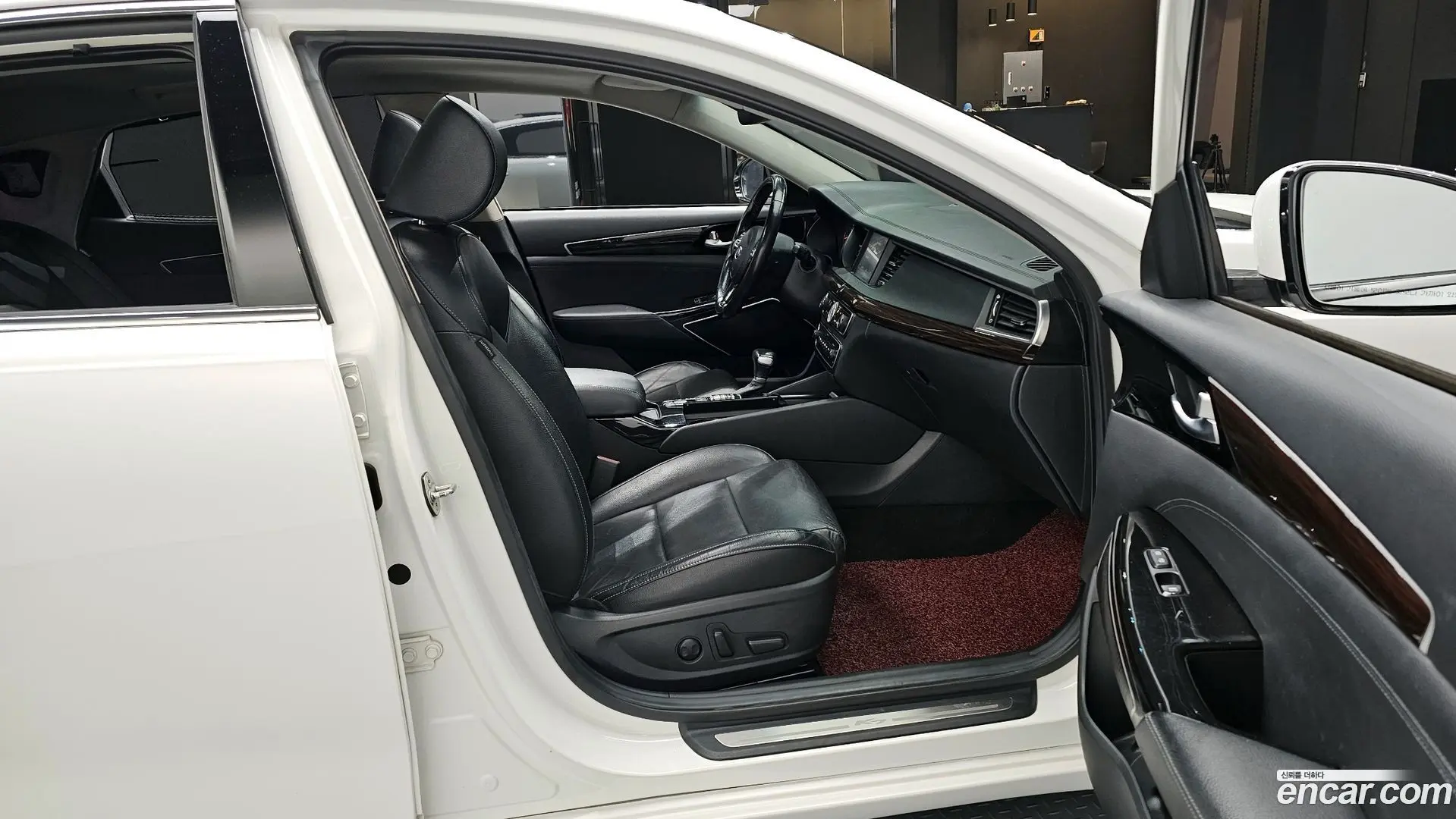 Kia K7 3.0 LPI Luxury (Rental Car)