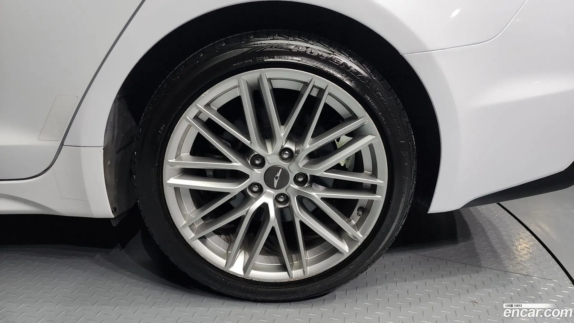 Genesis G70 2.0T AWD