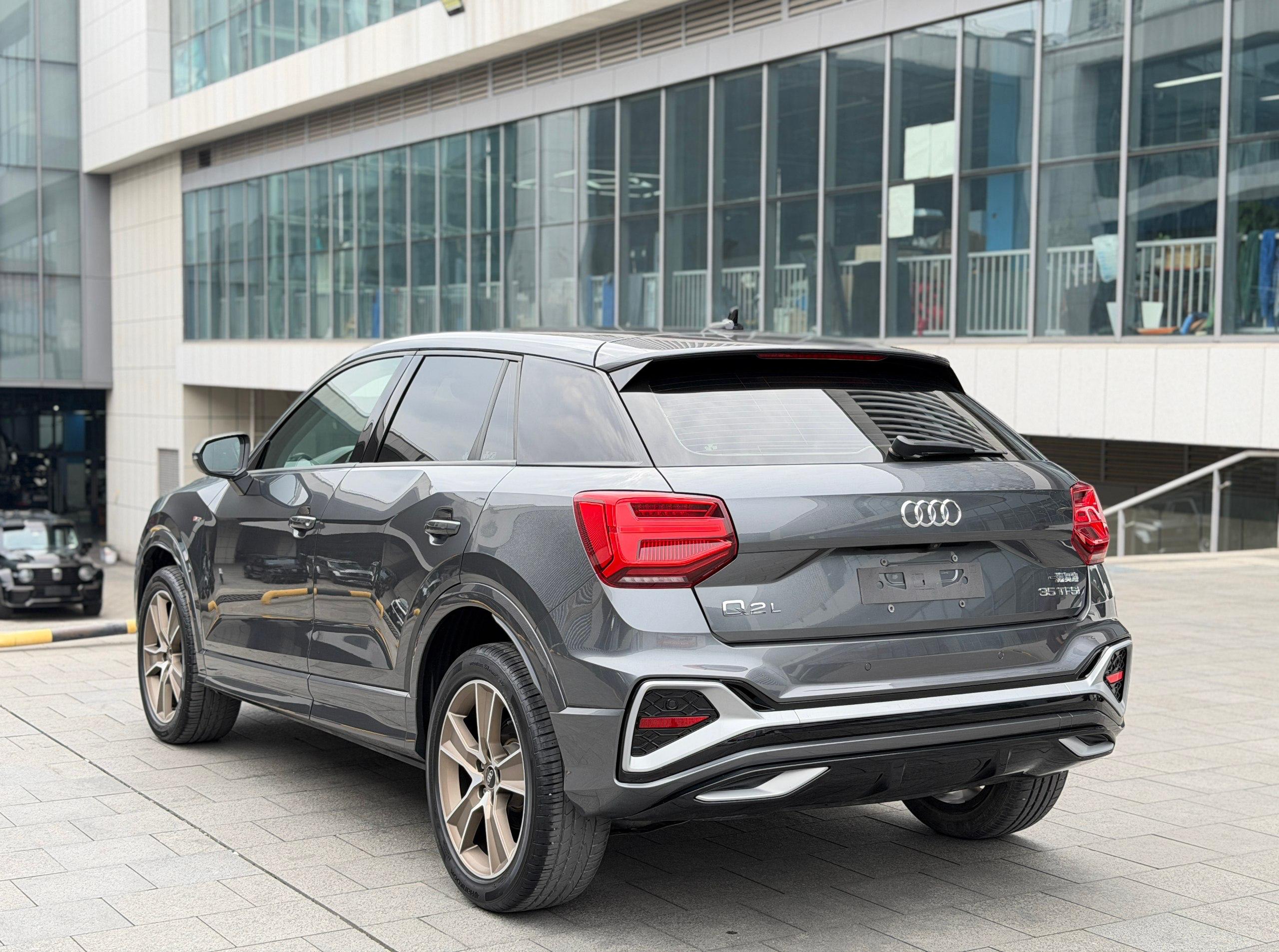 Audi Q2L