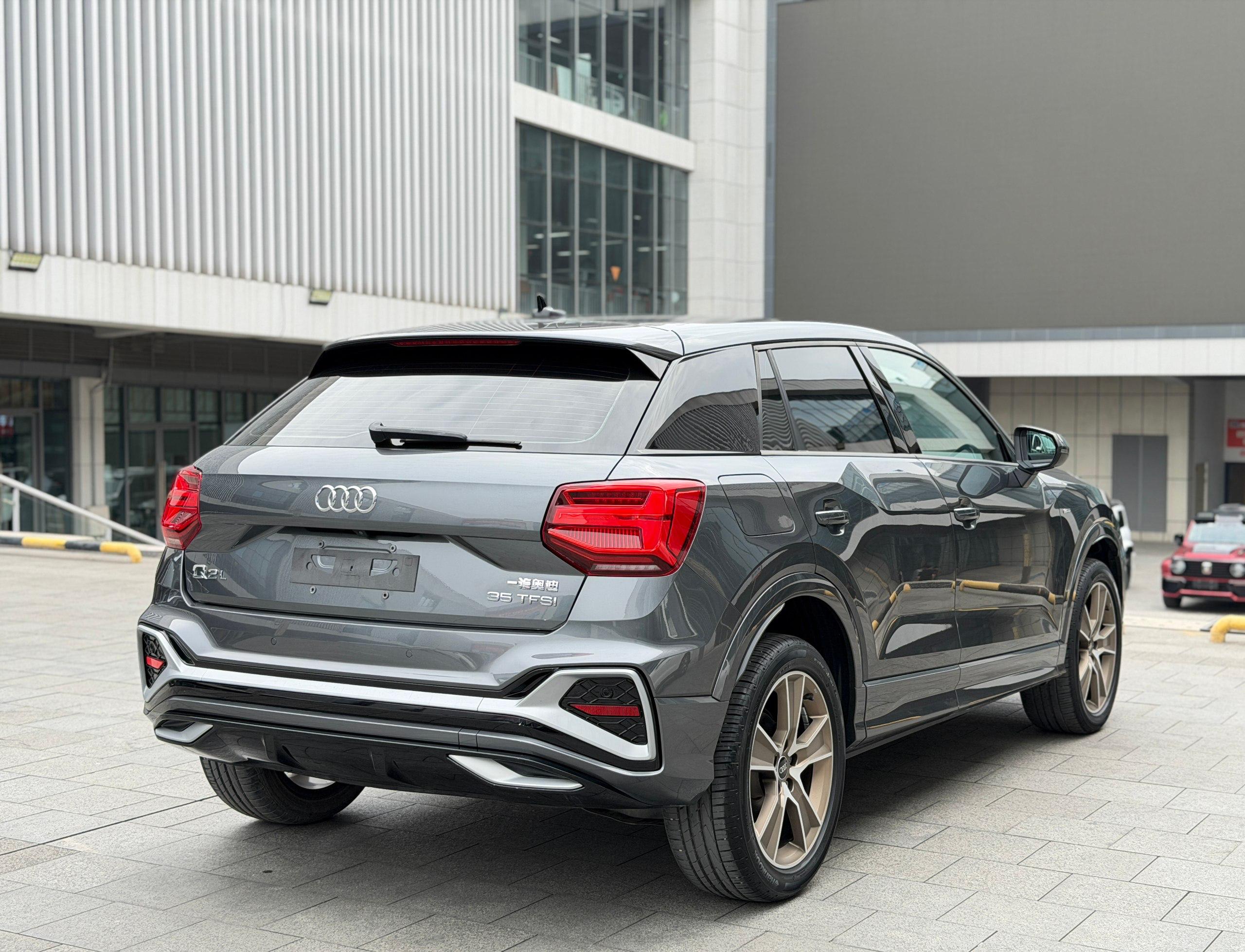 Audi Q2L