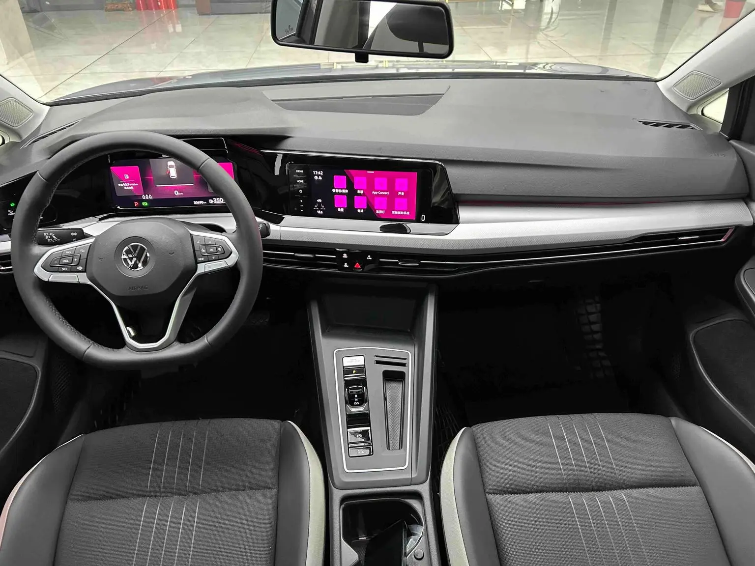 Volkswagen Golf 2023 280TSI DSG Pro