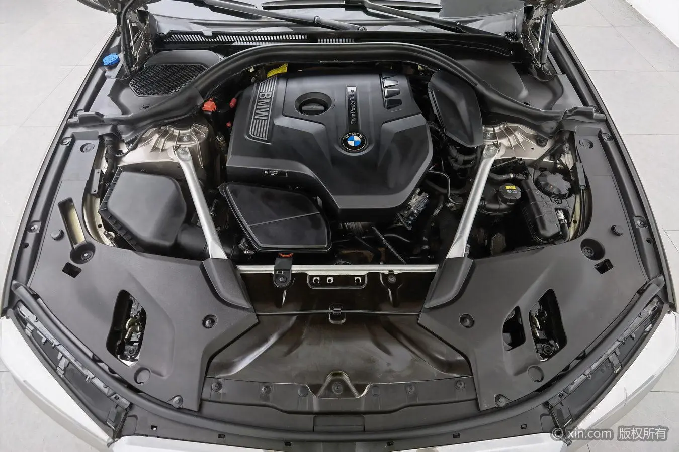 BMW 5 Series 2018 525Li Luxury Package