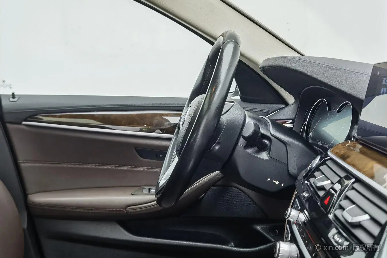 BMW 5 Series 2018 525Li Luxury Package