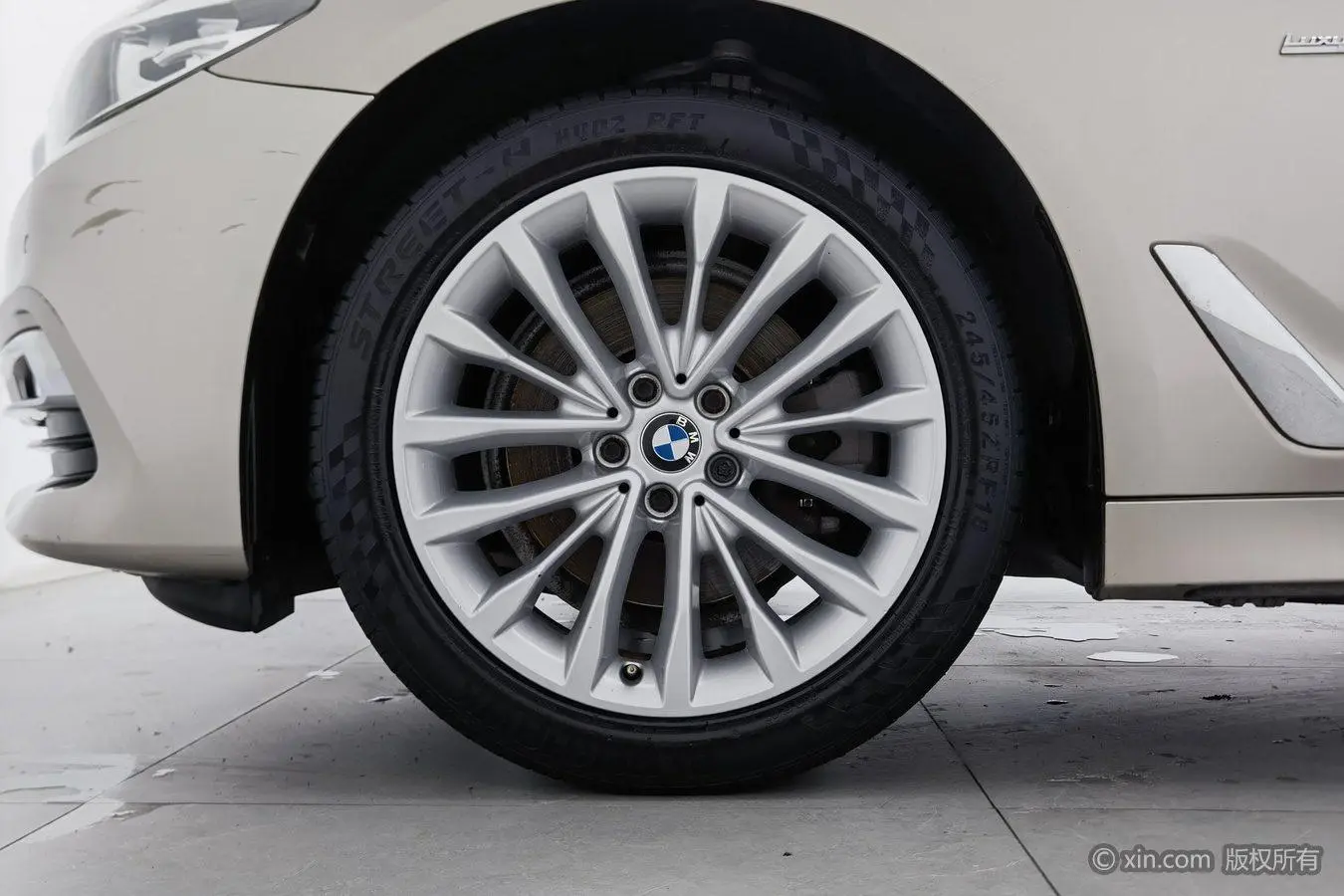 BMW 5 Series 2018 525Li Luxury Package