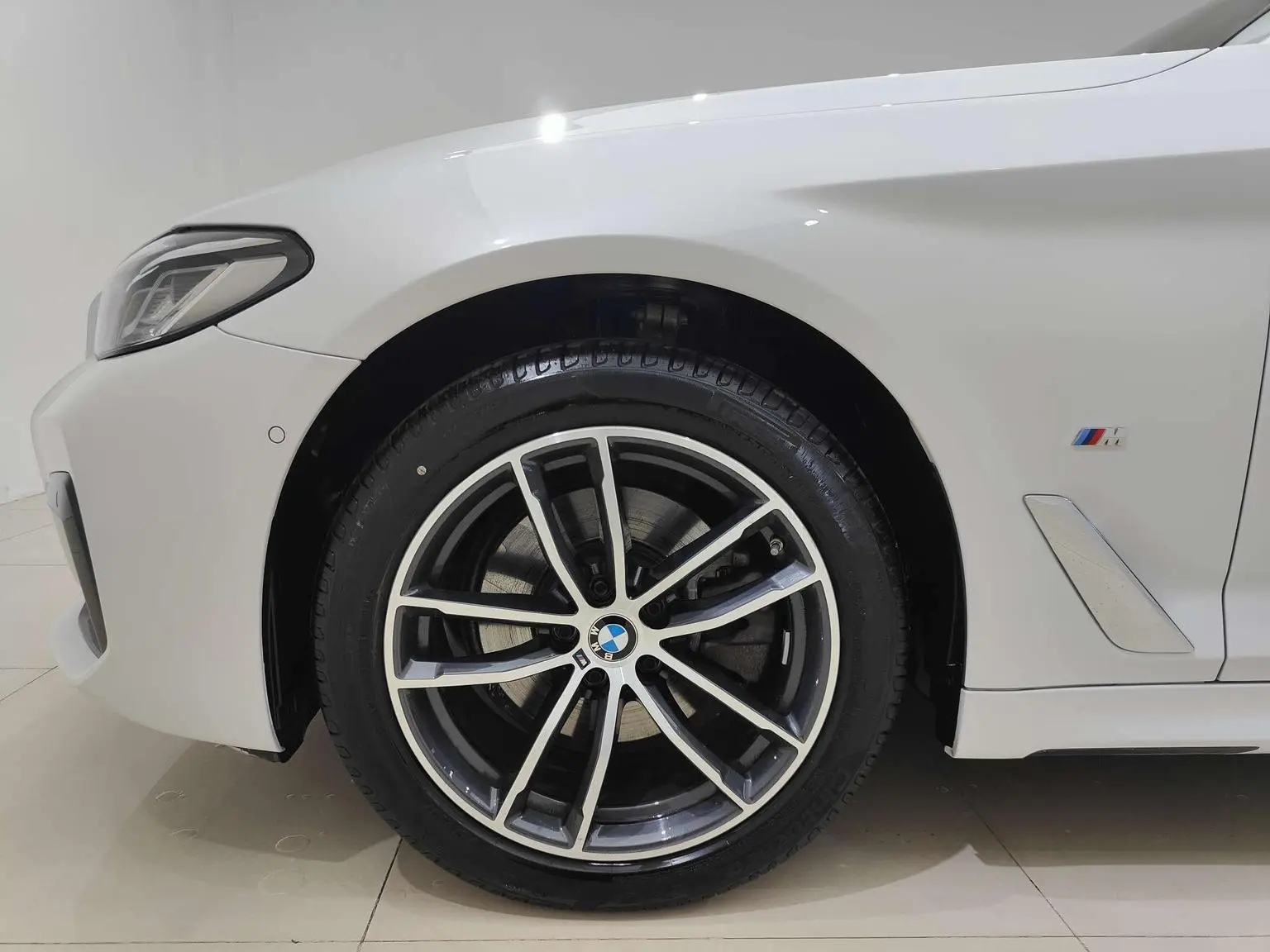 BMW 5 Series 2022 2nd Facelift 525Li Luxury Package