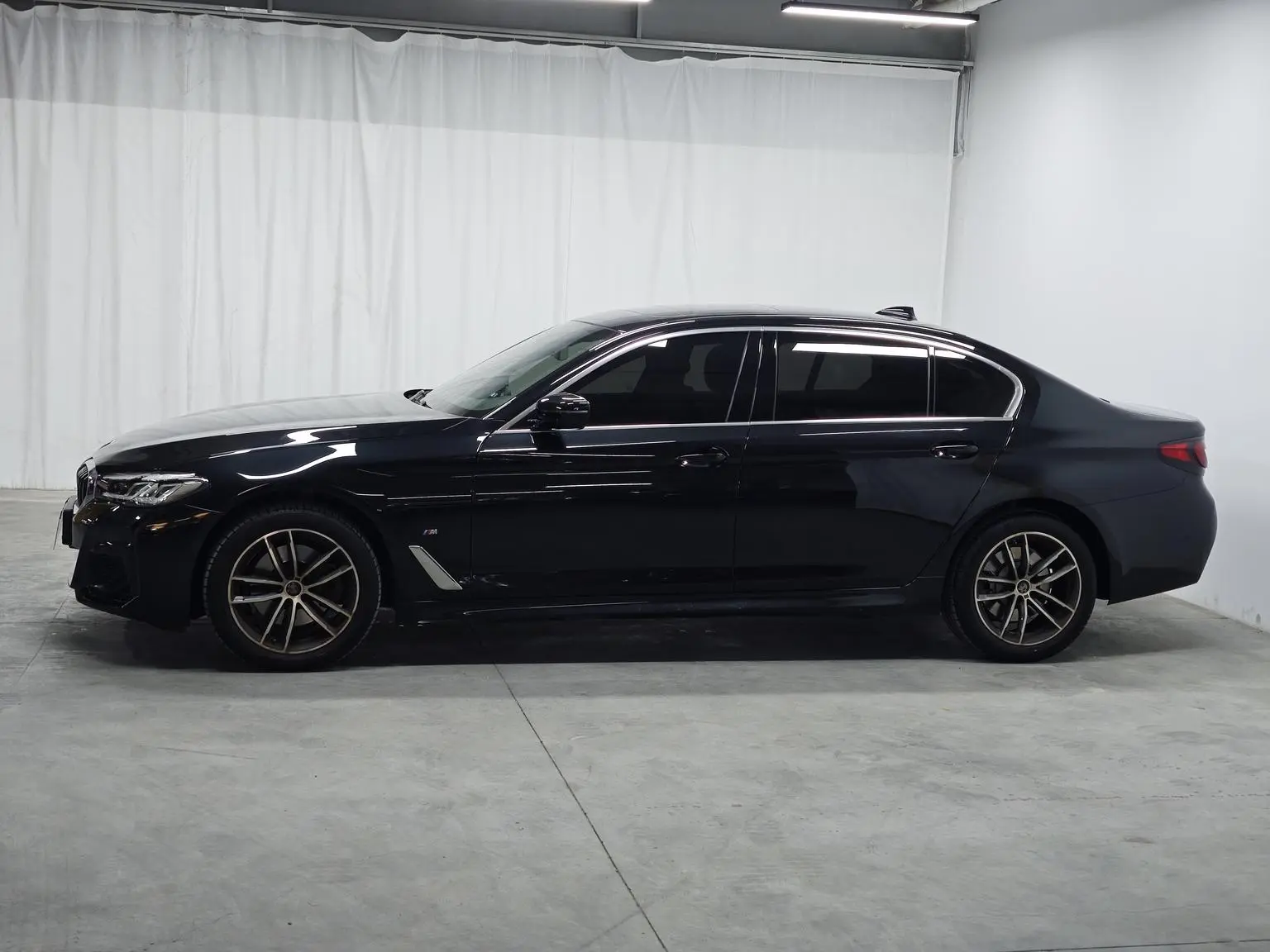 BMW 5 Series 2022 2nd Facelift 525Li M Sport Package