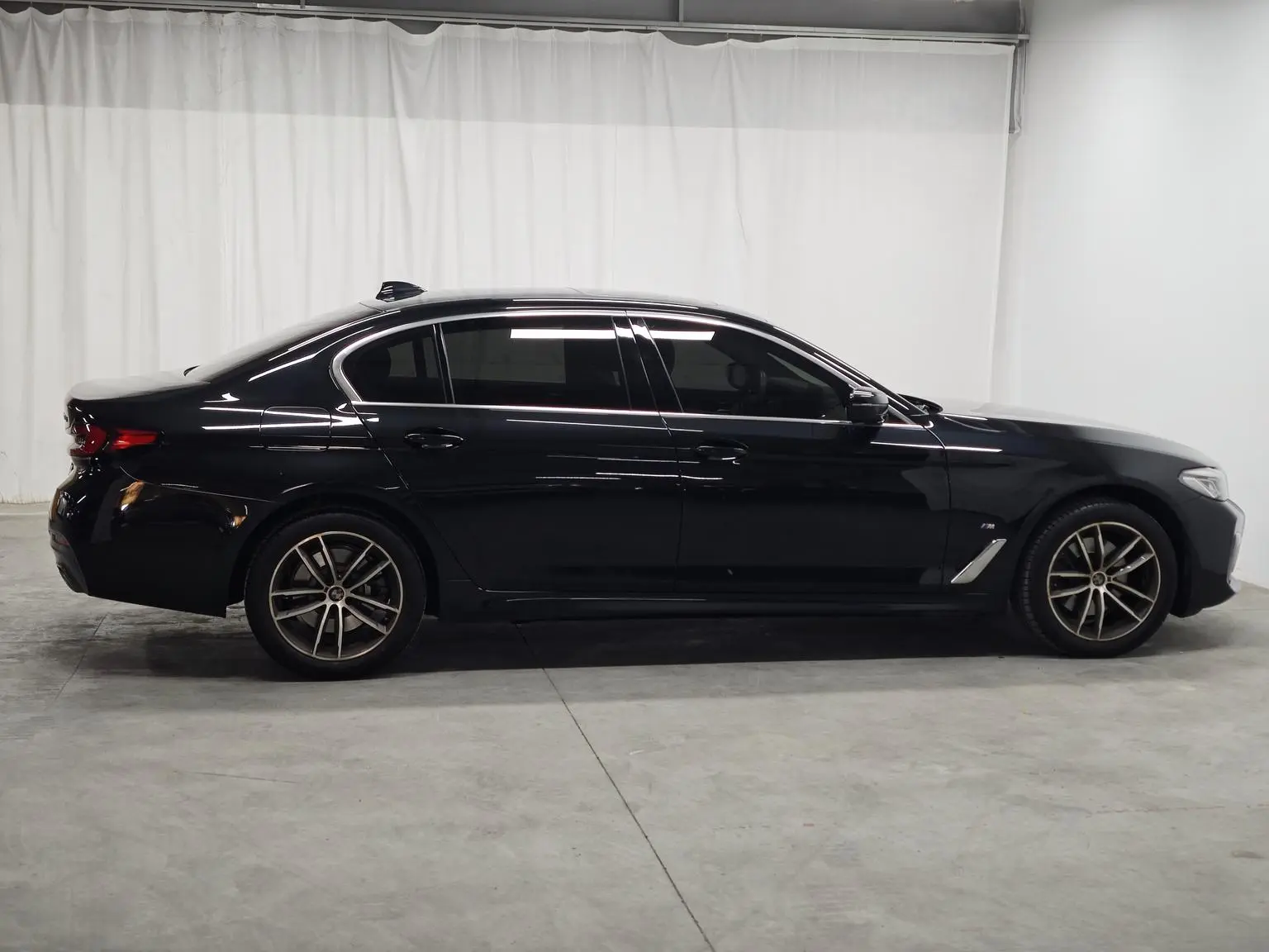 BMW 5 Series 2022 2nd Facelift 525Li M Sport Package