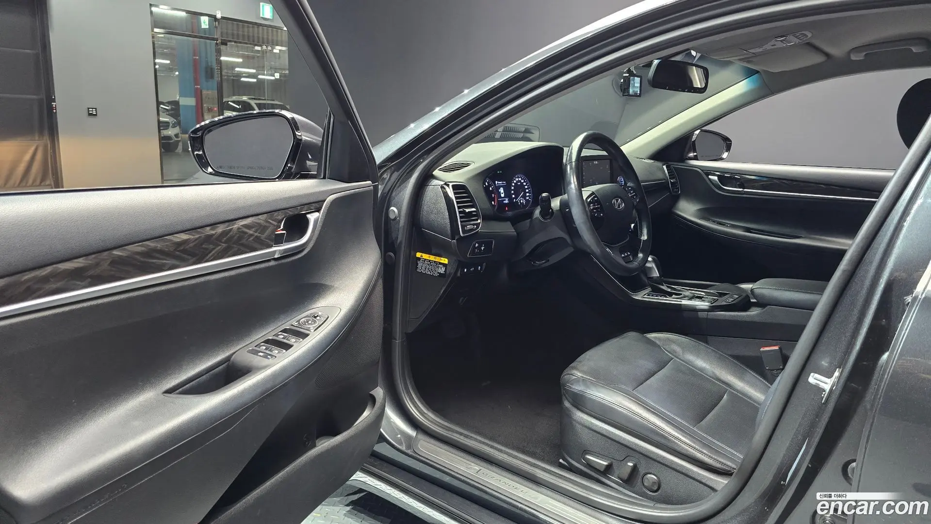 Hyundai Grandeur 3.0 LPi Modern (Rental Car)