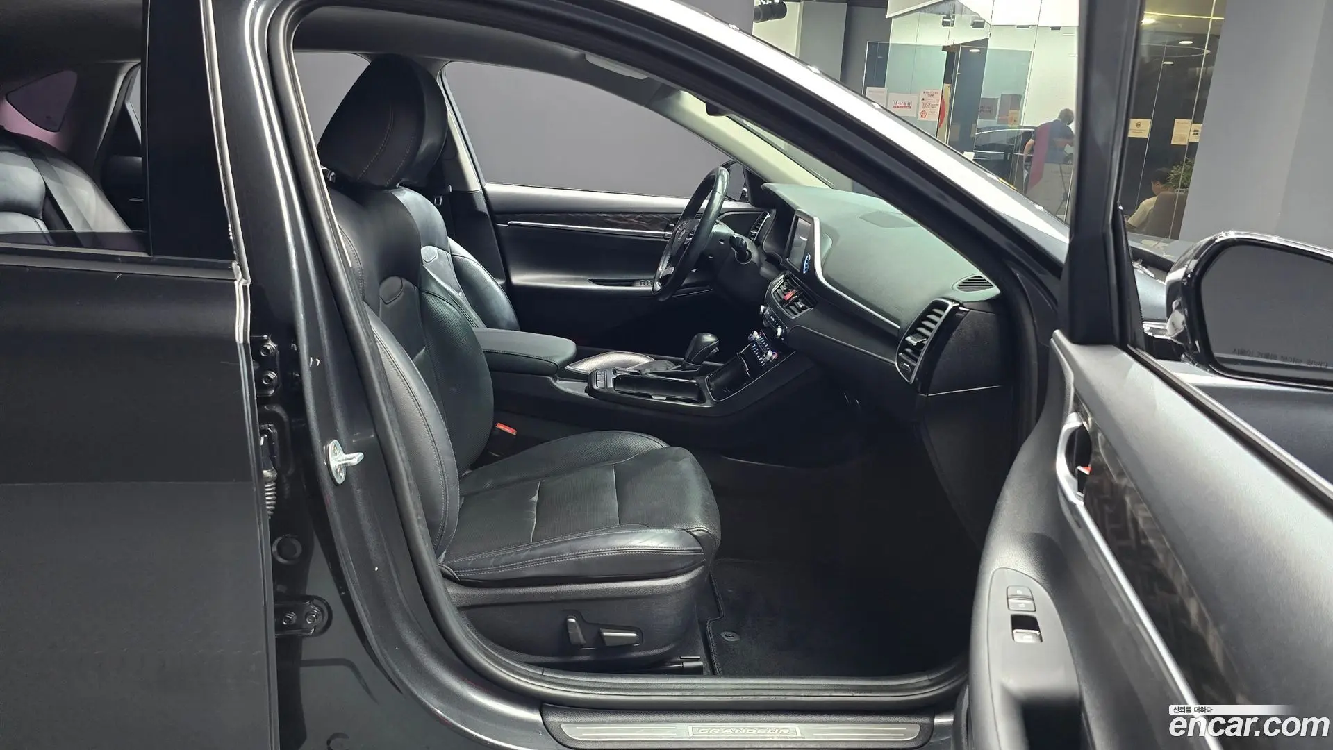 Hyundai Grandeur 3.0 LPi Modern (Rental Car)