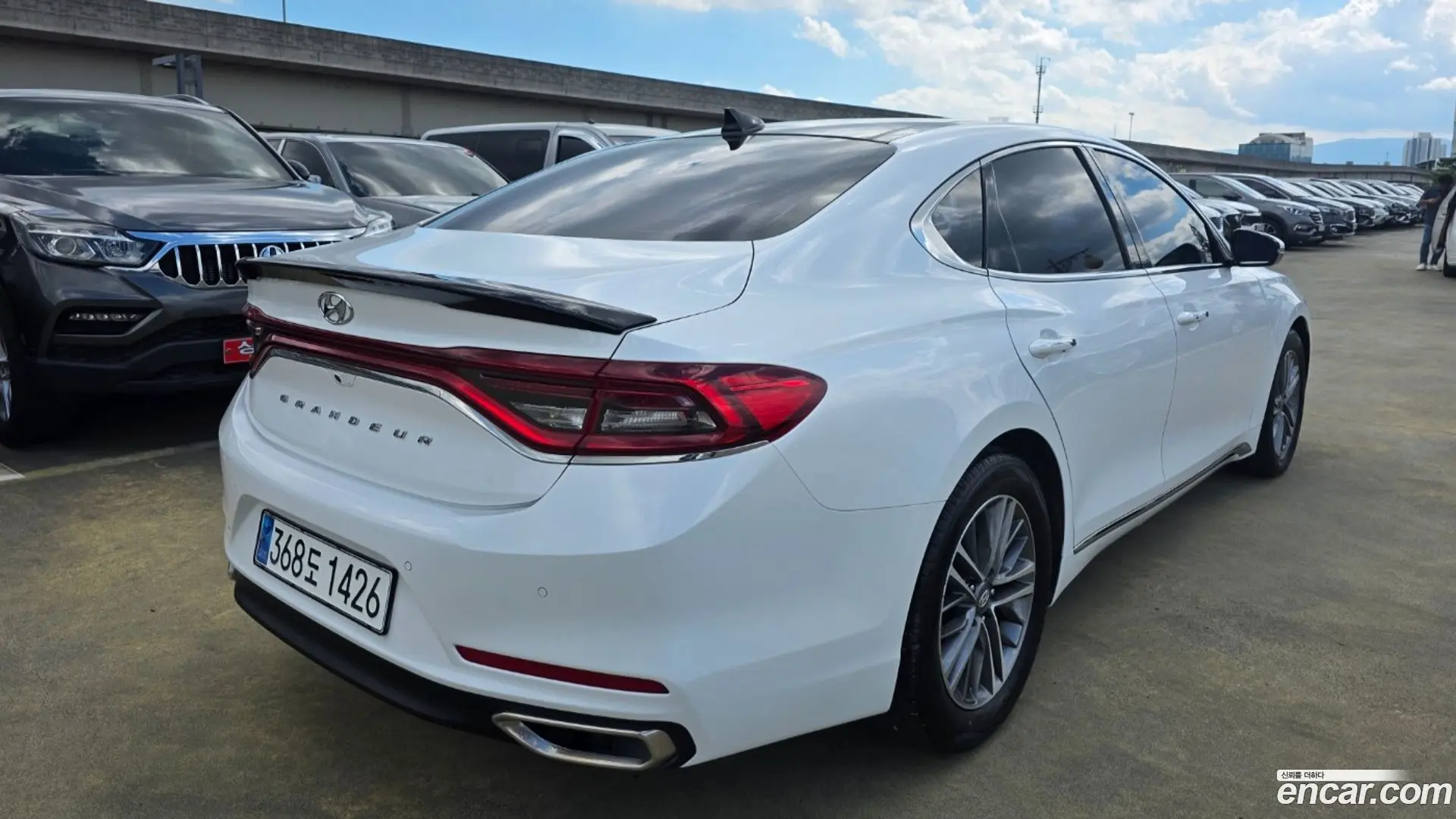 Hyundai Grandeur 3.0 LPi Modern (Rental Car)