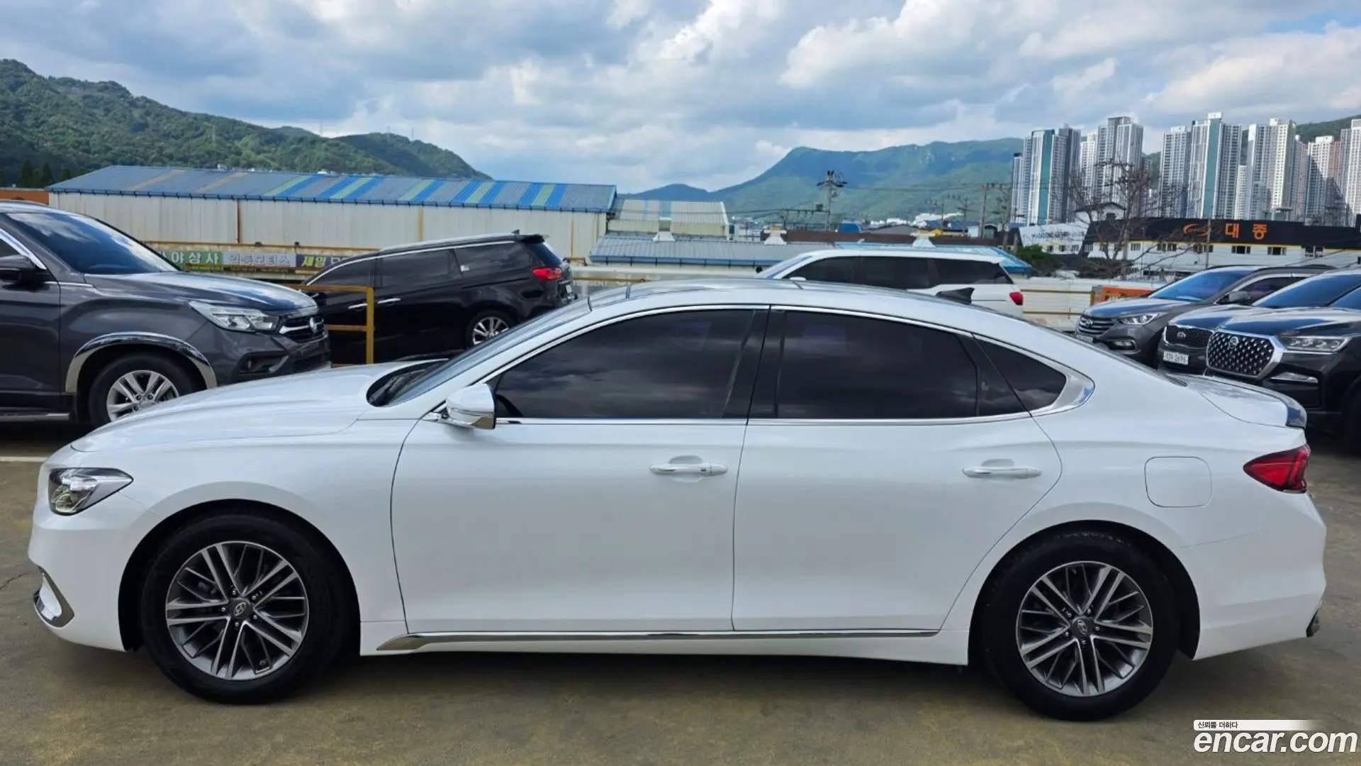 Hyundai Grandeur 3.0 LPi Modern (Rental Car)