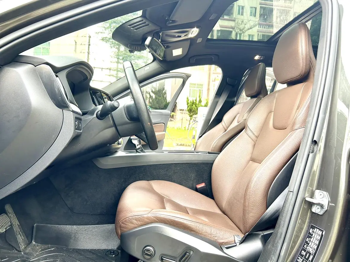 Volvo XC60 2021 T5 4WD Smart Luxury