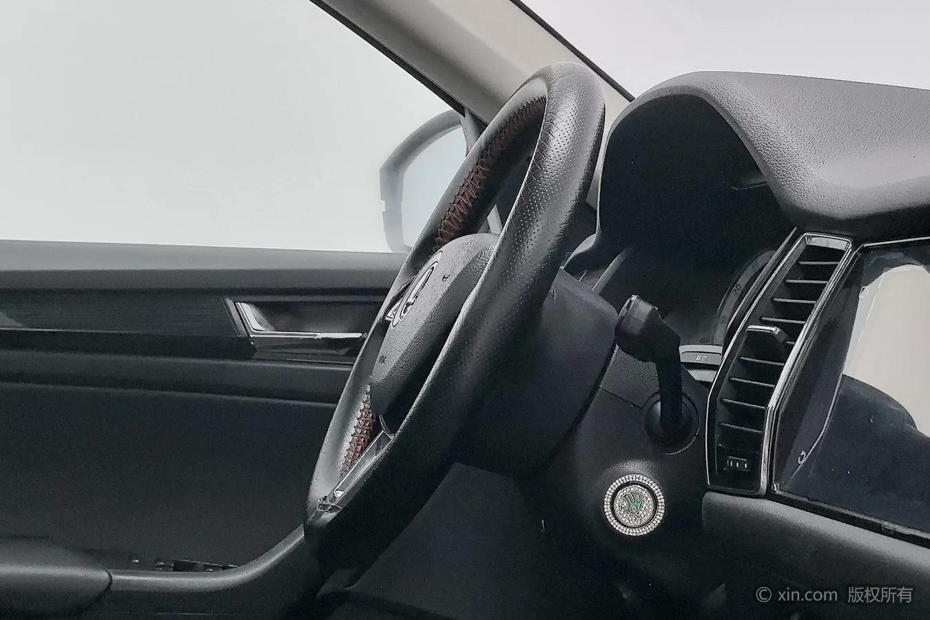 Skoda 2018 Facelift TSI330 7 seat 2WD Luxury Premium Enjoy