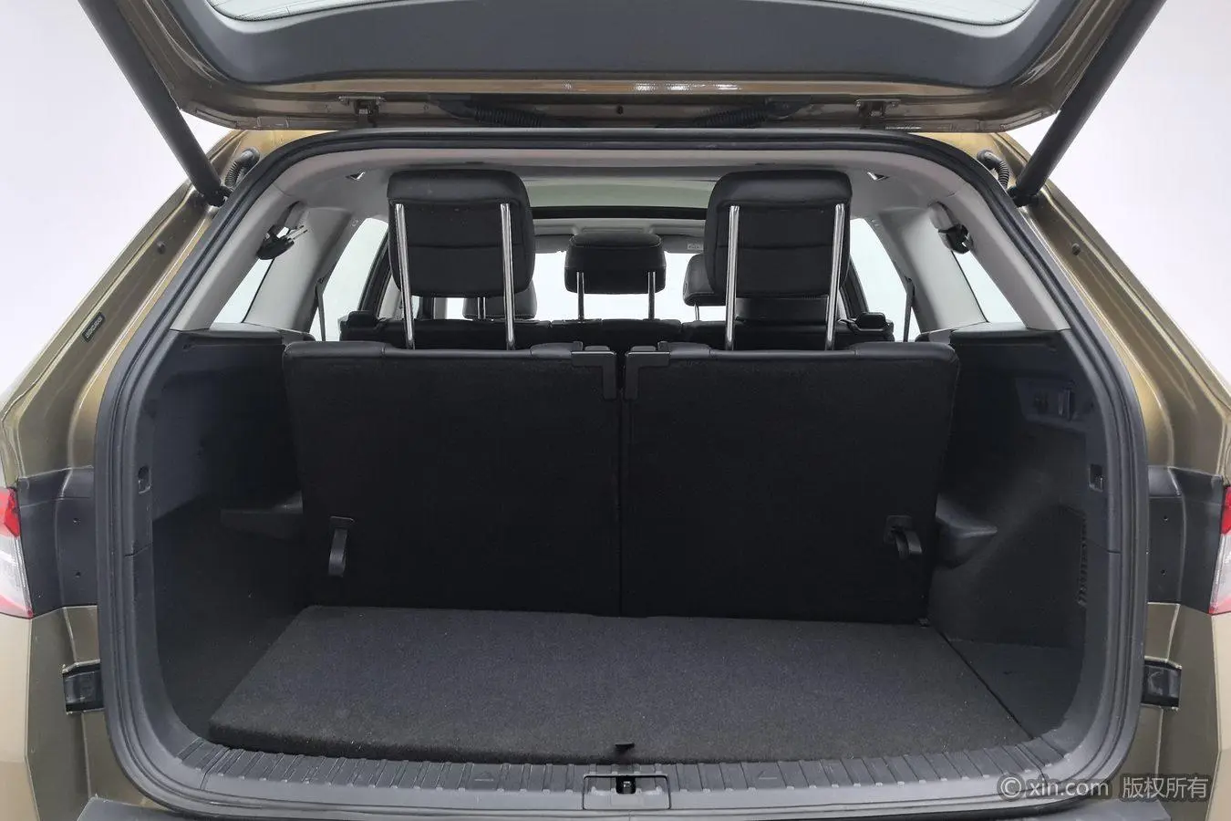 Skoda 2018 Facelift TSI330 7 seat 2WD Luxury Premium Enjoy