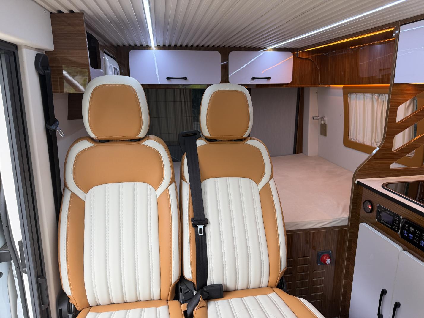 2024 2.0T Auto Diesel Business 7 seat