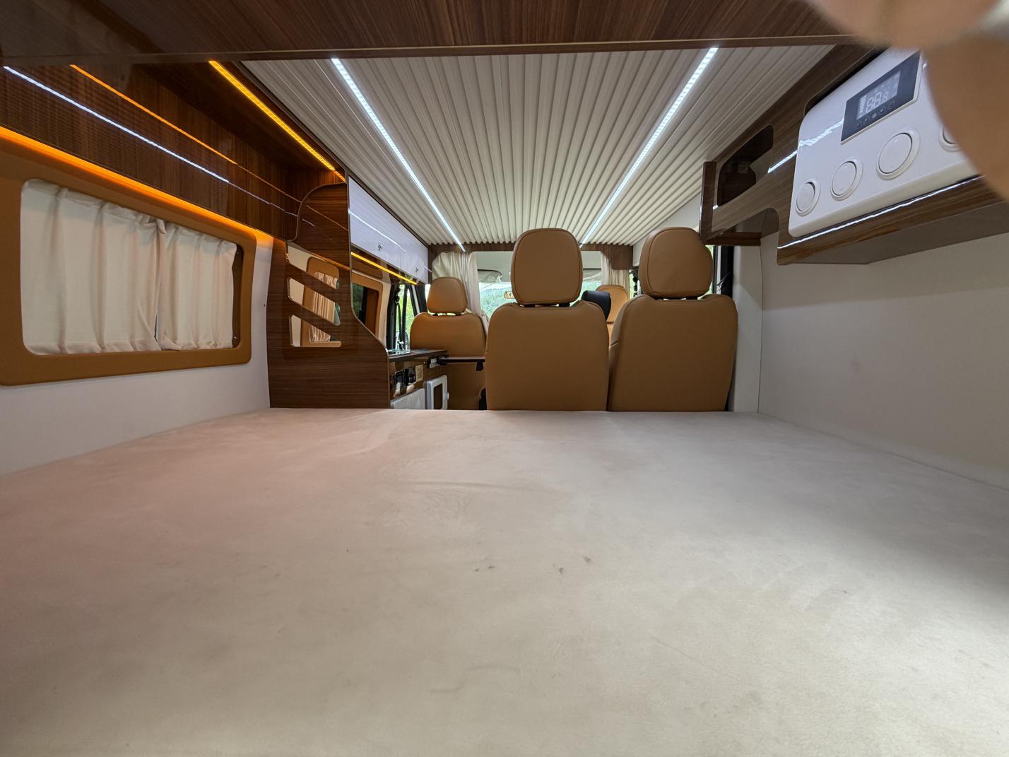 2024 2.0T Auto Diesel Business 7 seat
