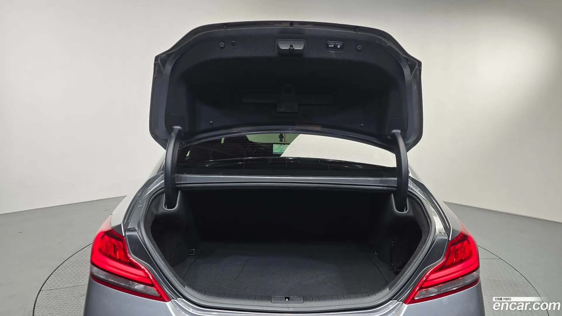 Genesis G70 2.0T AWD