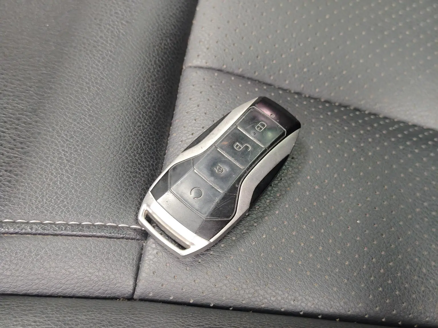 BYD Tang 2018 2.0T Auto Smart Connected Distinguished 7 seat China V