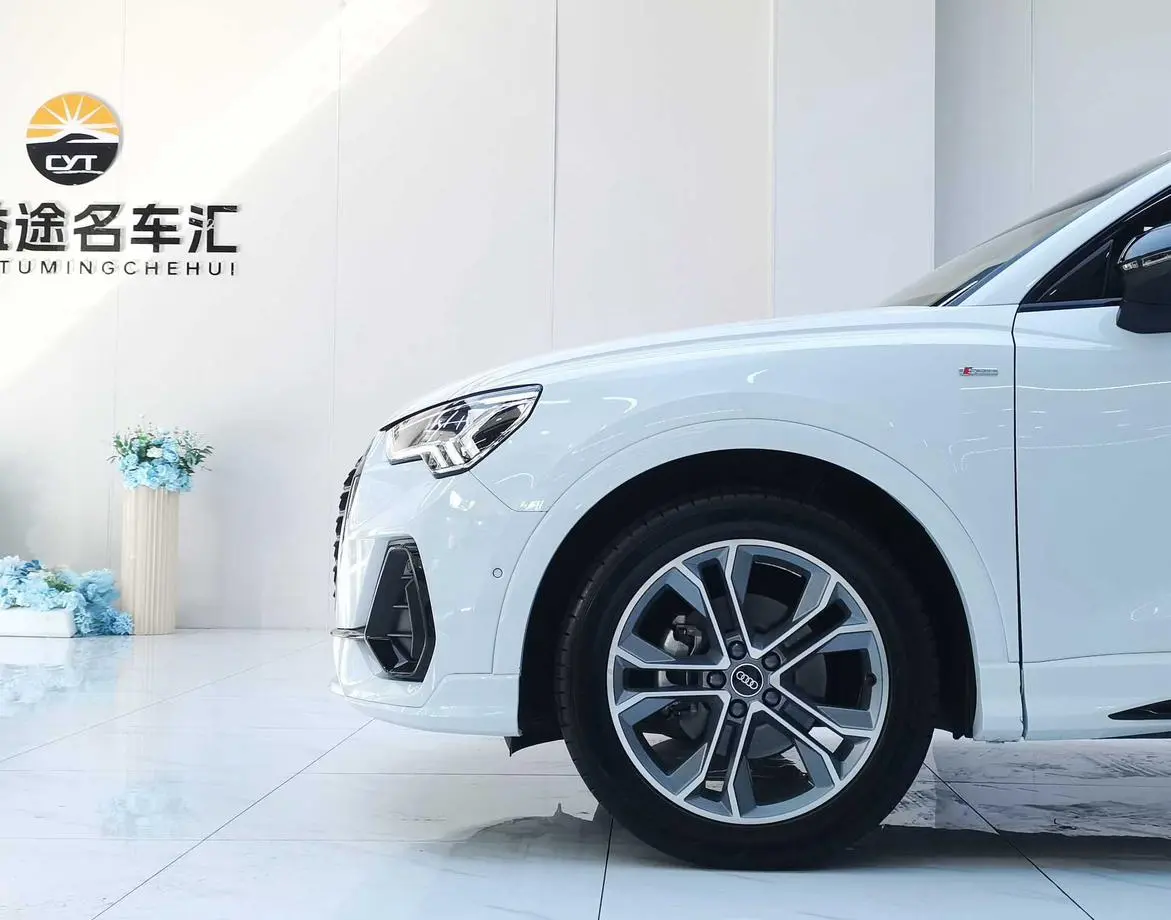 Audi Q3 2023 35 TFSI Dynamic Fashion