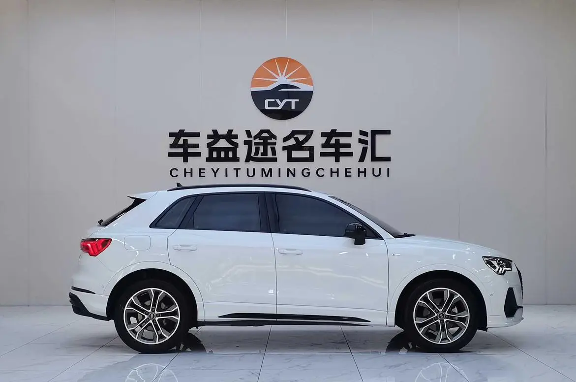 Audi Q3 2023 35 TFSI Dynamic Fashion