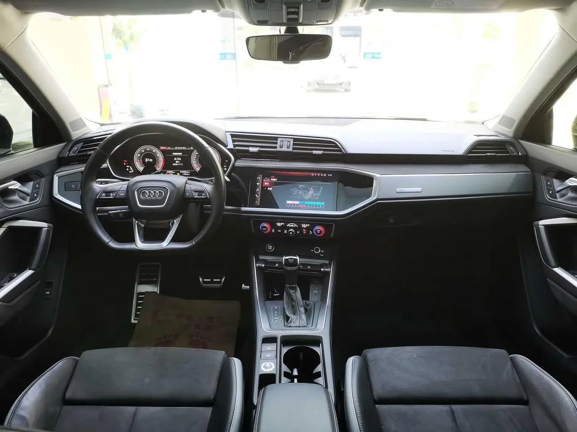 Audi Q3 2023 35 TFSI Dynamic Fashion