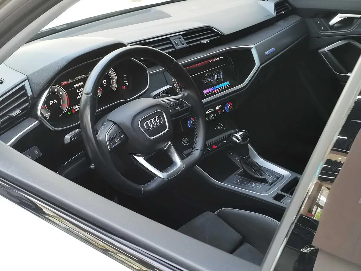 Audi Q3 2023 35 TFSI Dynamic Fashion