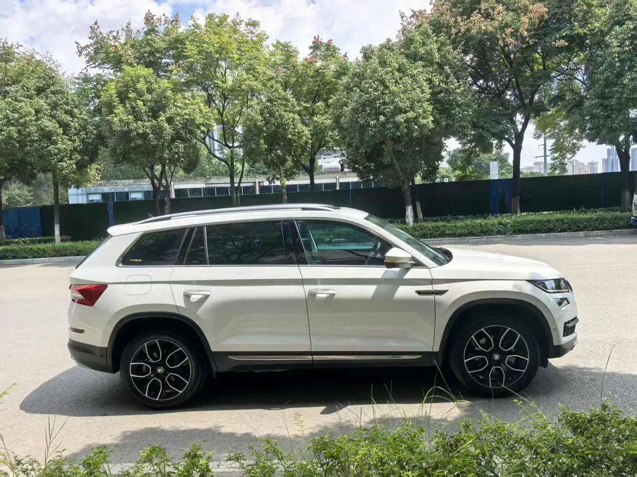 Skoda 2019 Facelift TSI330 7 seat 2WD Luxury Premium Enjoy China VI