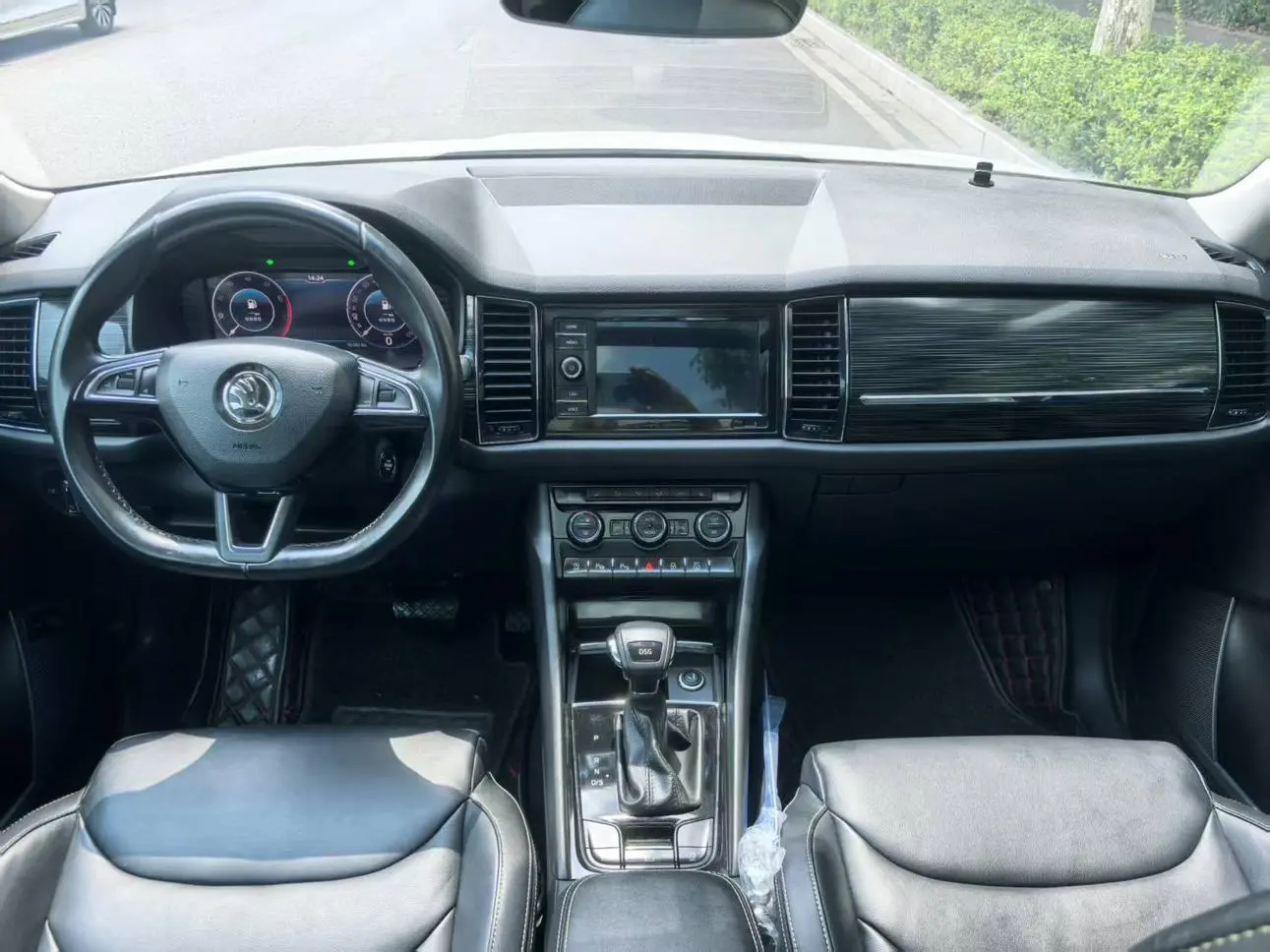 Skoda 2019 Facelift TSI330 7 seat 2WD Luxury Premium Enjoy China VI