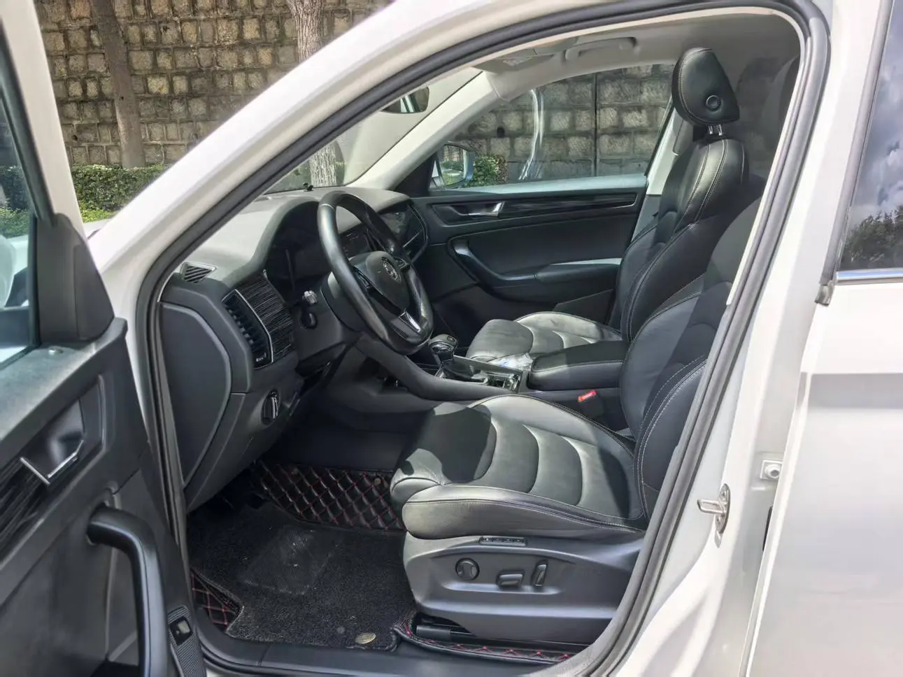 Skoda 2019 Facelift TSI330 7 seat 2WD Luxury Premium Enjoy China VI