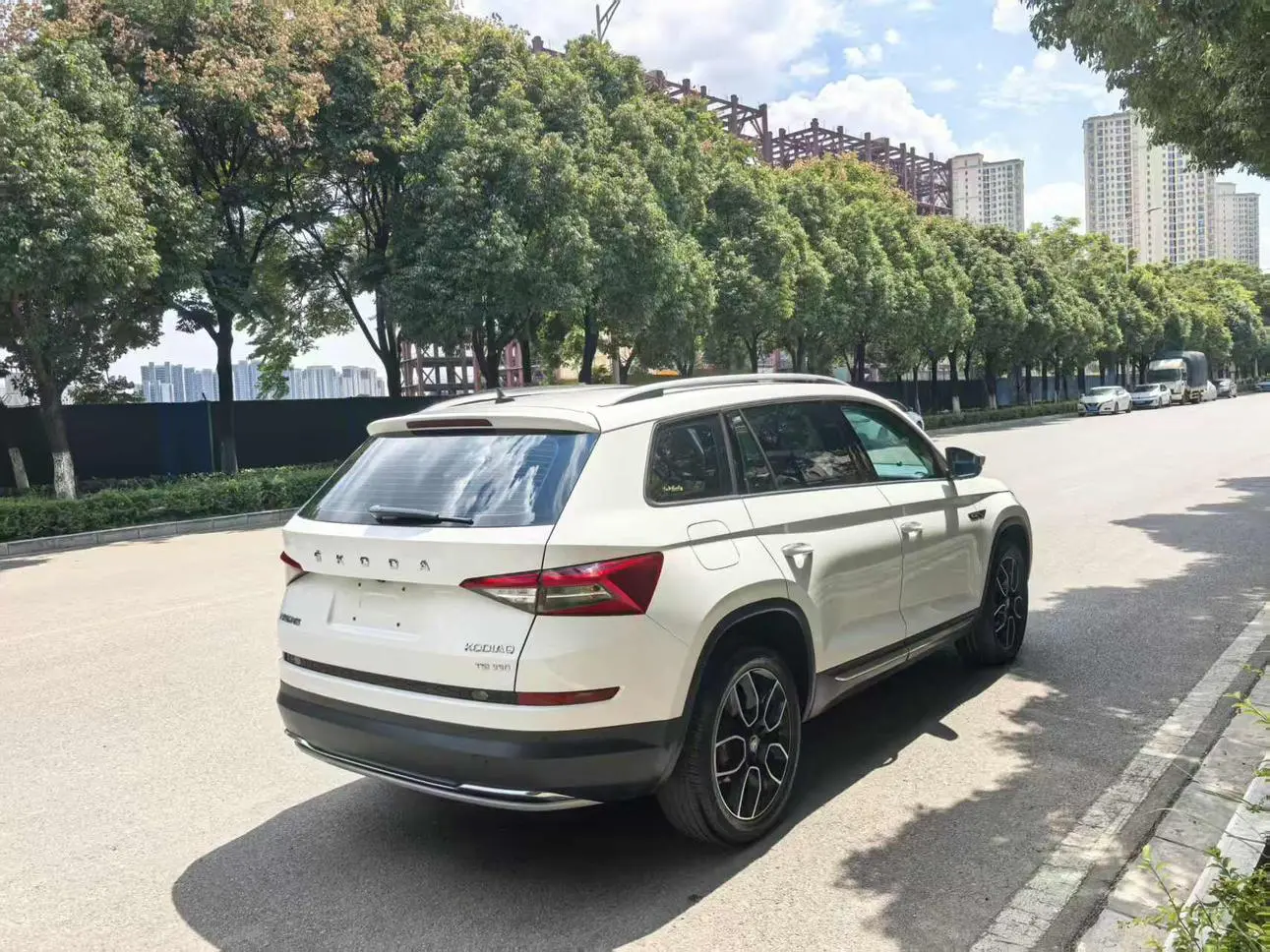 Skoda 2019 Facelift TSI330 7 seat 2WD Luxury Premium Enjoy China VI
