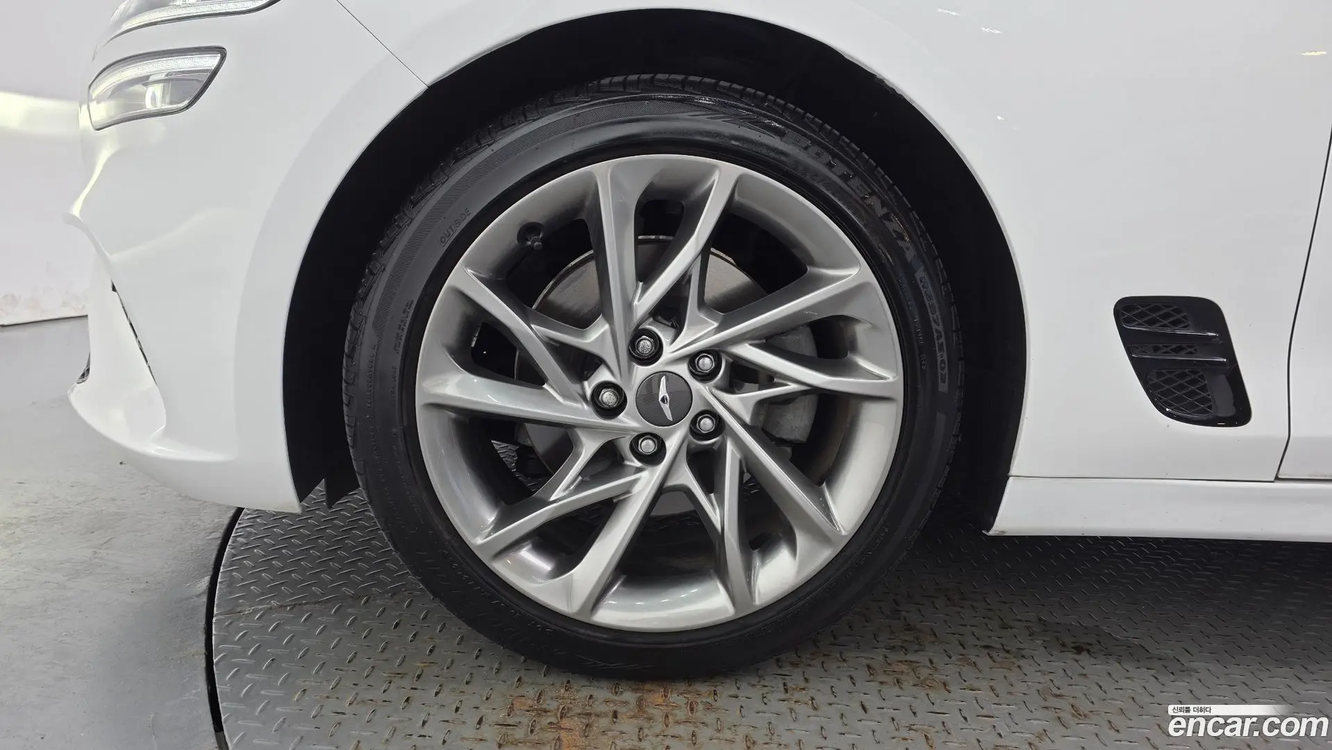 Genesis G70 Gasoline 2.0T 2WD