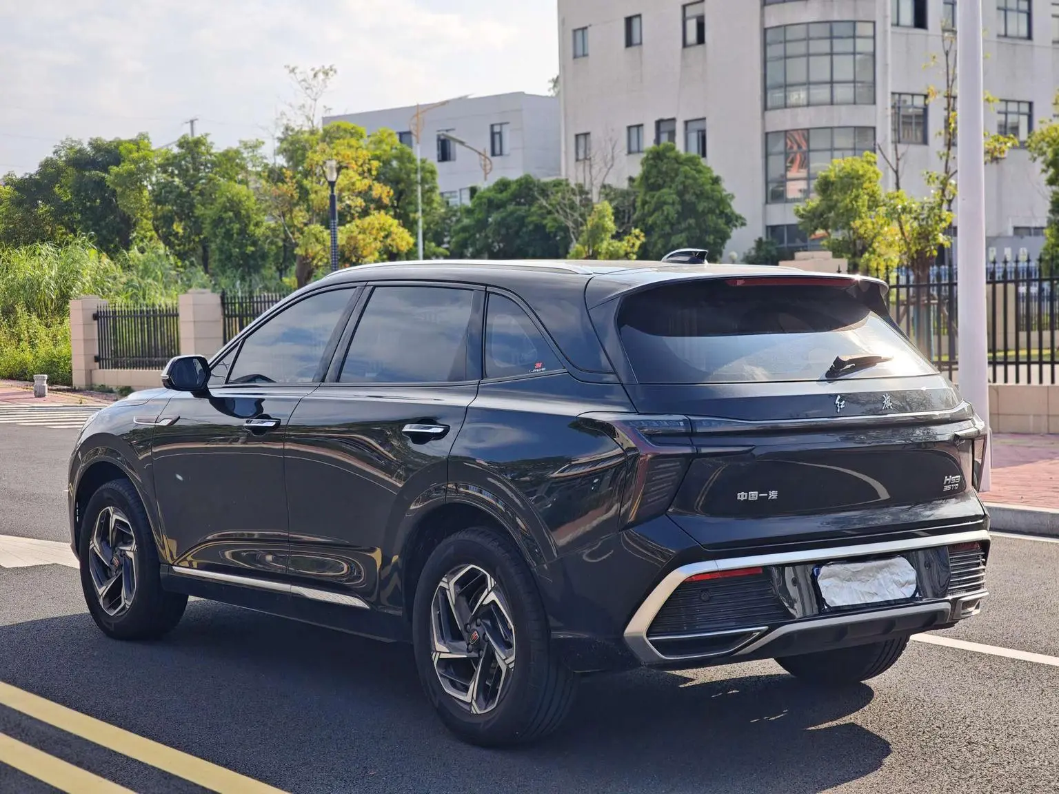 Hongqi HS3 2023 1.5T