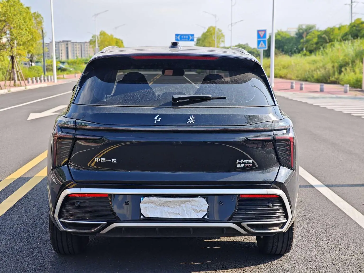 Hongqi HS3 2023 1.5T