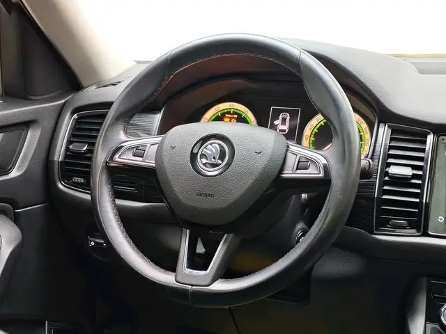 Skoda 2018 TSI330 7 seat 2WD Luxury Premium Enjoy