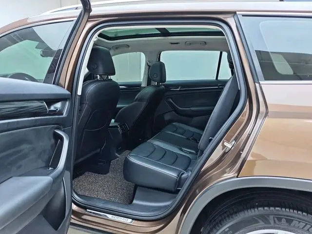 Skoda 2018 TSI330 7 seat 2WD Luxury Premium Enjoy