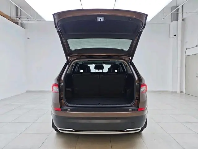 Skoda 2018 TSI330 7 seat 2WD Luxury Premium Enjoy