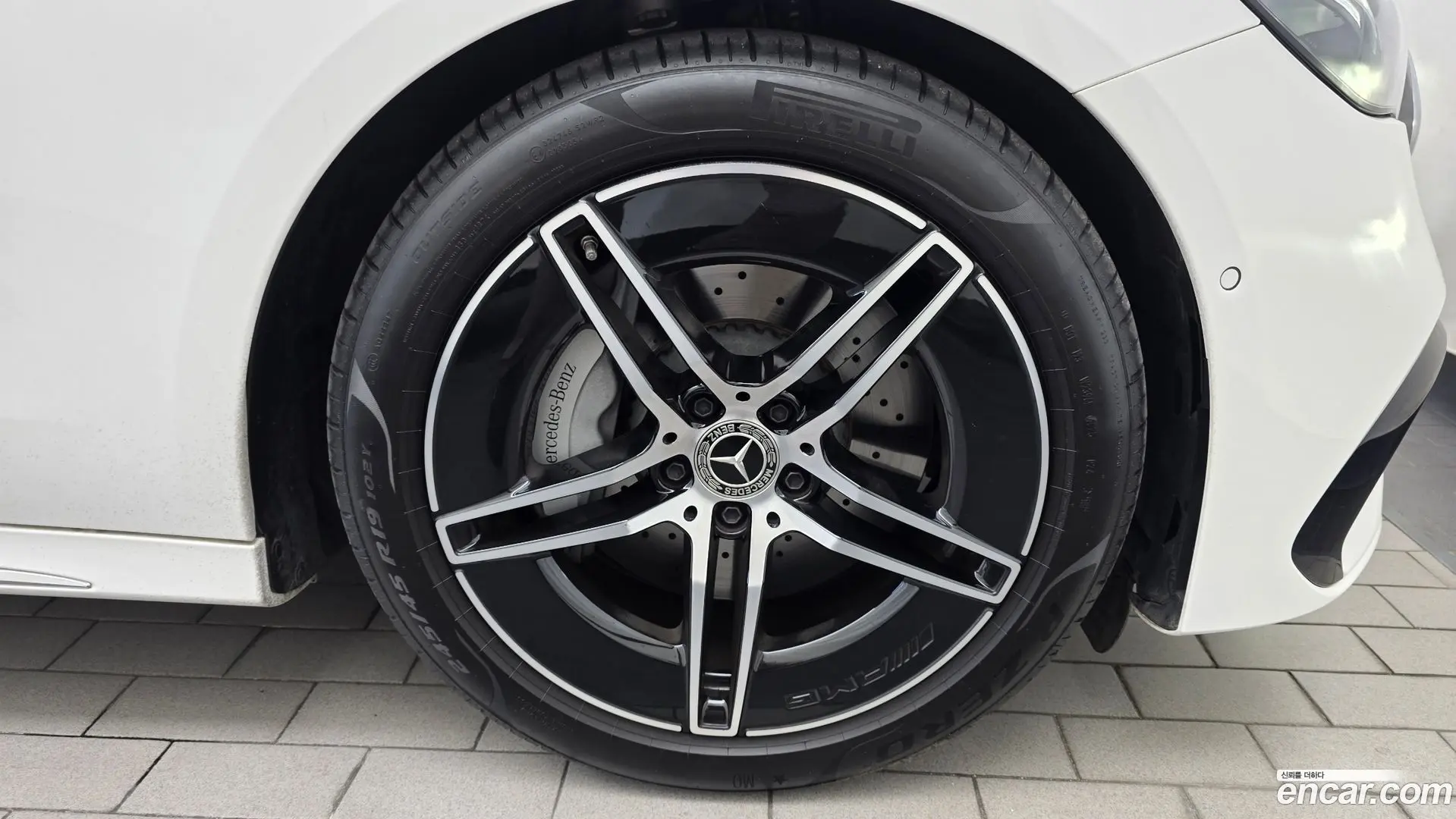 Mercedes-Benz E-Class E200 AMG Line 2024