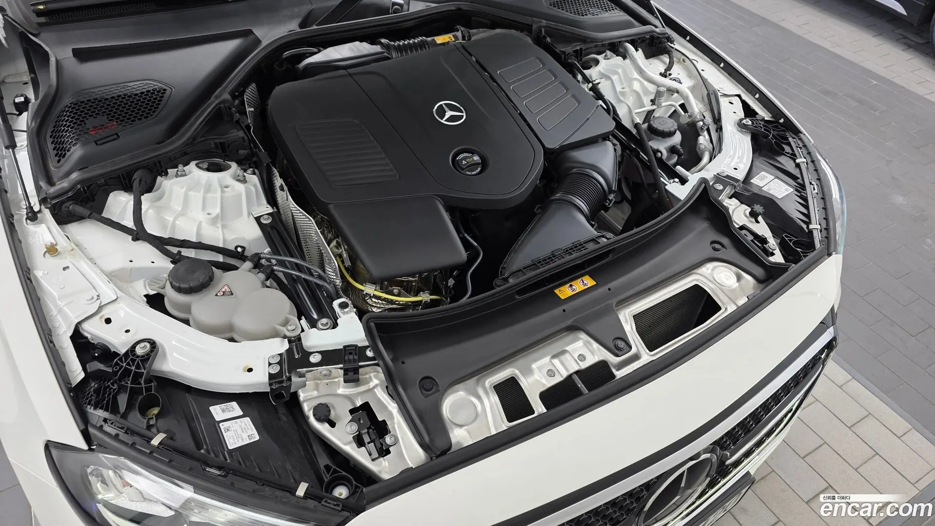 Mercedes-Benz E-Class E200 AMG Line 2024