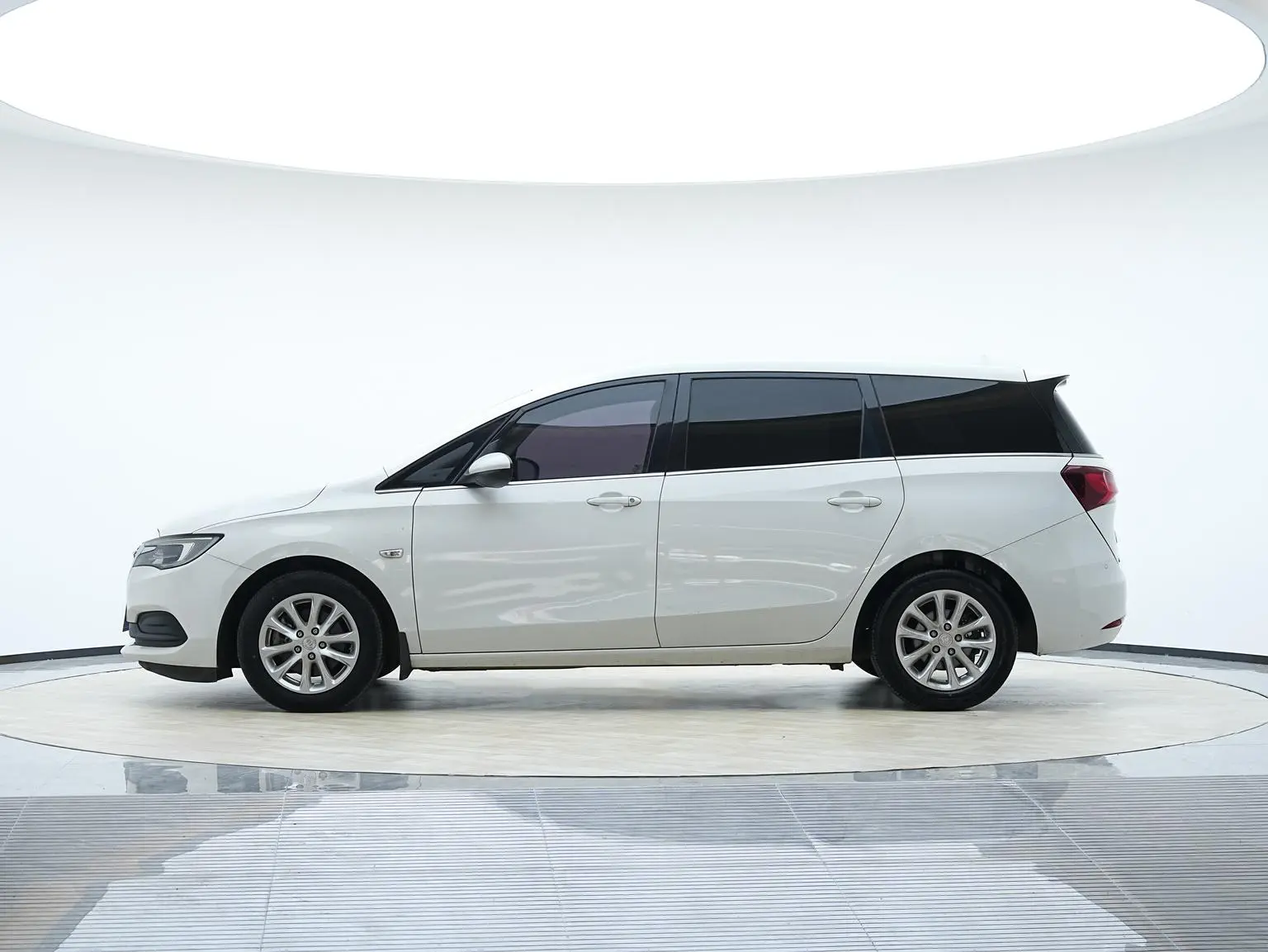 Buick GL6 2019 18T 5 seat Elite China V