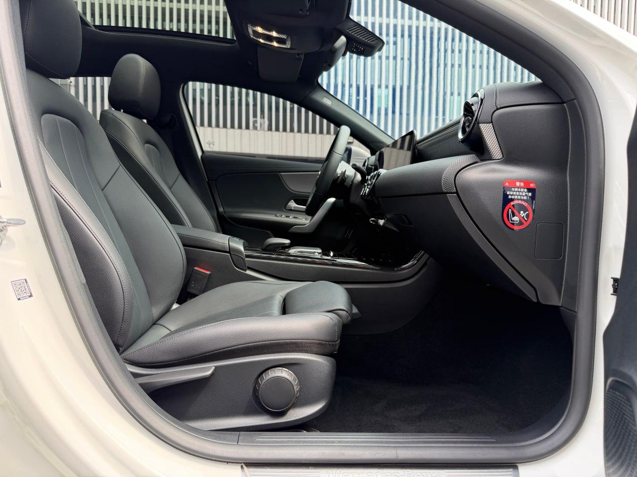 Mercedes-Benz A180L